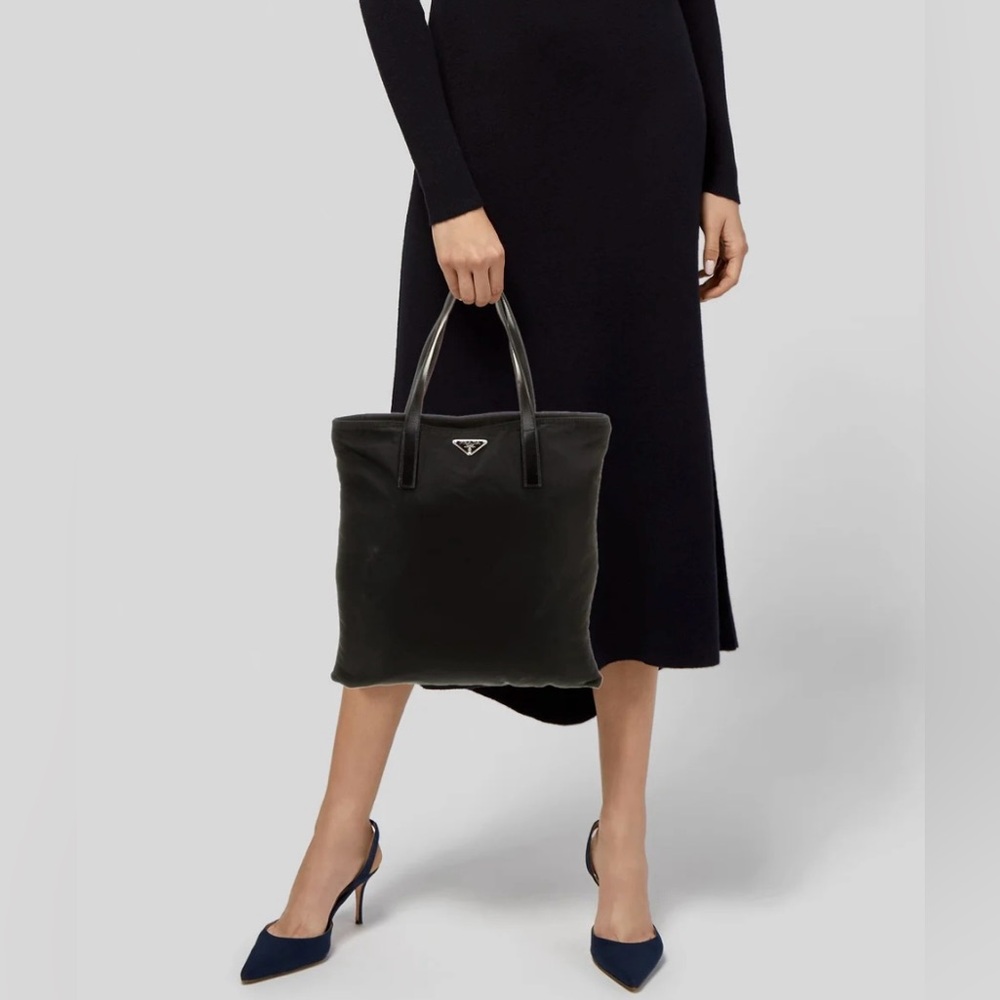 AUTH pre owned Prada Tessuto shopper w tags & dust bag. Nero. 15Wx14Lx3D